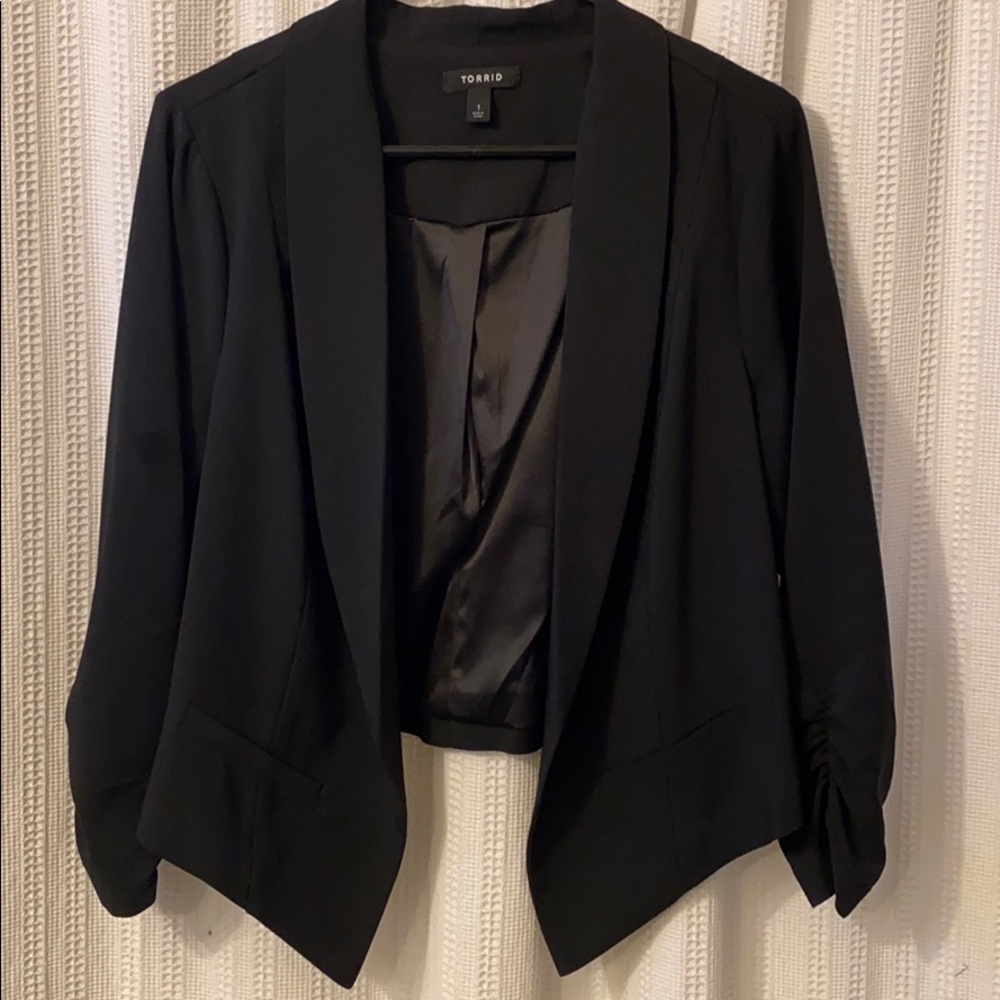 NWOT Cropped Suit Jacket torrid